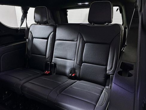 Used 2024 Chevrolet Suburban Premier image 26