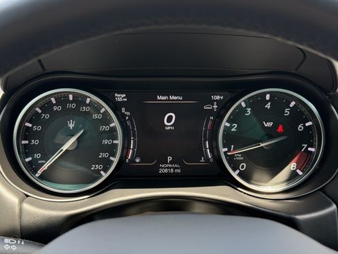 Used 2022 Maserati Levante Trofeo AWD/4WD image 19