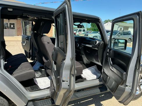 Used 2014 Jeep Wrangler Unlimited Sahara AWD/4WD image 19
