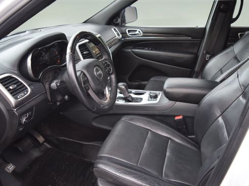 Used 2018 Jeep Grand Cherokee Overland AWD/4WD image 10