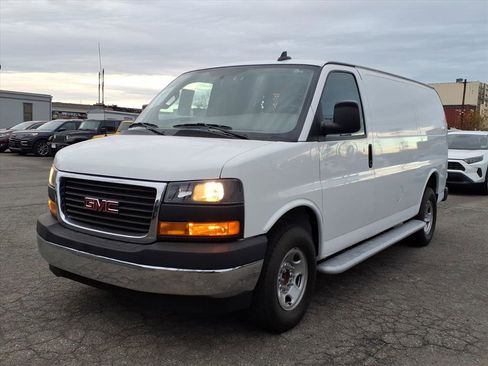 Used 2023 GMC Savana 2500 w/ Driver Convenience Package image 3