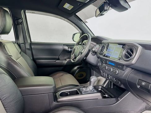 Used 2022 Toyota Tacoma TRD Sport w/ Technology Package image 37