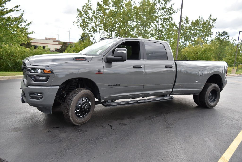 New 2026 RAM 3500 Big Horn AWD/4WD image 10