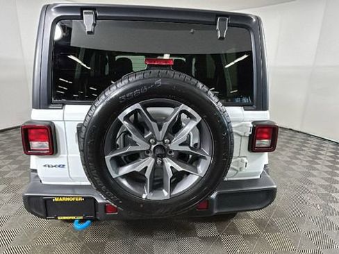 Used 2024 Jeep Wrangler Unlimited w/ Convenience Group AWD/4WD image 4