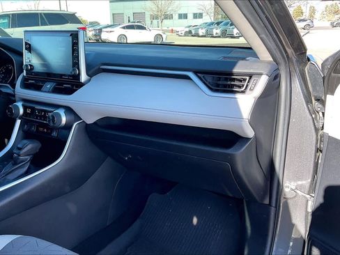 Used 2022 Toyota RAV4 XLE w/ Convenience Package image 18