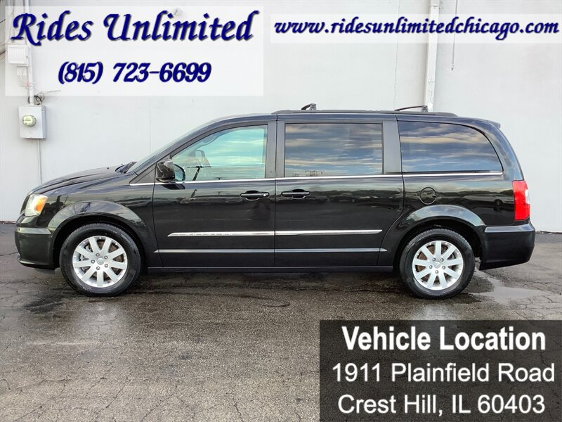 Used 2014 Chrysler Town & Country Touring FWD image 3