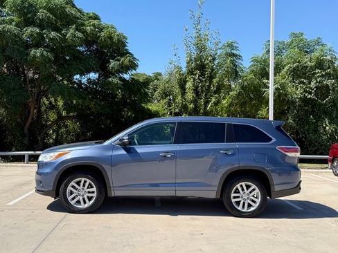 Used 2014 Toyota Highlander LE FWD image 4