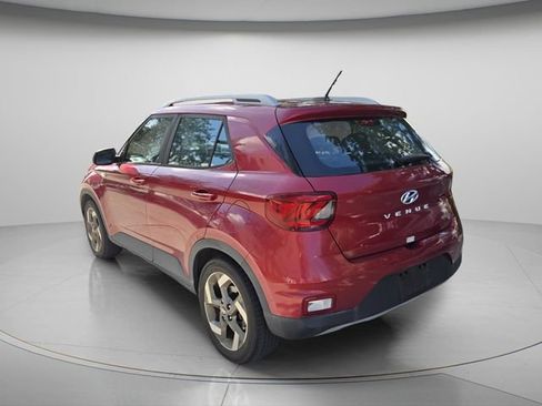 Used 2024 Hyundai Venue Limited FWD image 7
