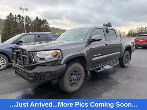 Used 2022 Toyota Tacoma SR5 w/ Technology Package AWD/4WD image 1