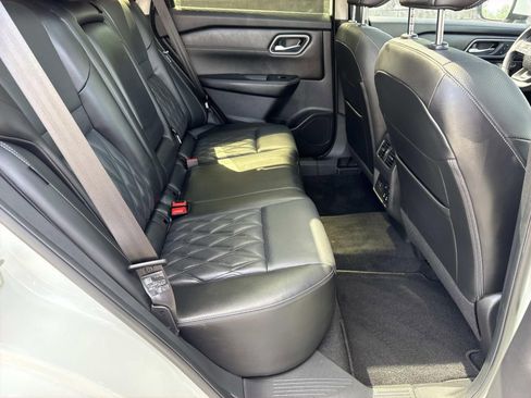 Used 2025 Nissan Rogue Platinum w/ Platinum Premium Package AWD/4WD image 26