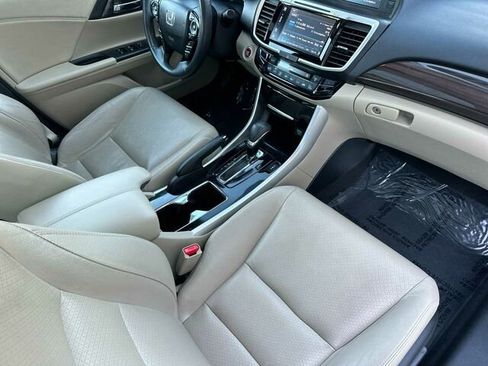 Used 2017 Honda Accord EX-L image 18