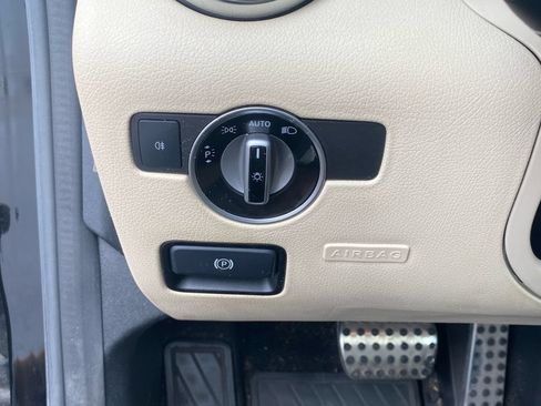 Used 2013 Mercedes-Benz SLK 350 image 18