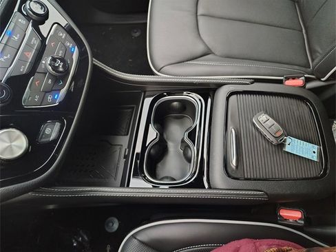 New 2026 Chrysler Pacifica Limited w/ Uconnect Theater Family Group image 25