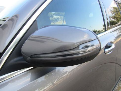 Used 2022 Mercedes-Benz GLB 250 w/ Premium Package Lite image 15