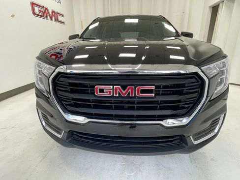 Used 2023 GMC Terrain SLE AWD/4WD image 2