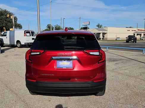 Used 2024 GMC Terrain SLE FWD image 7
