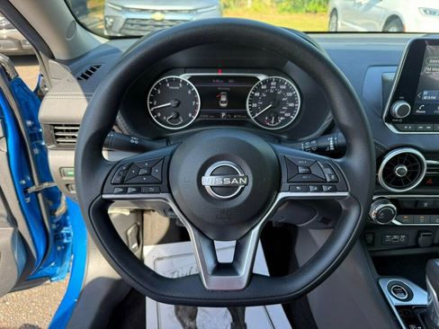 Used 2025 Nissan Sentra SV FWD image 5