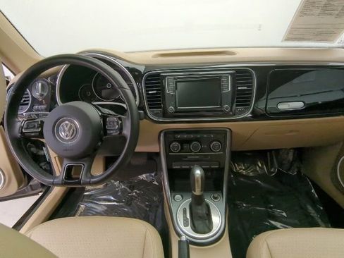 Used 2018 Volkswagen Beetle 2.0T SE FWD image 12