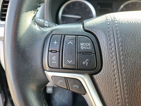 Used 2019 Toyota Highlander XLE image 22