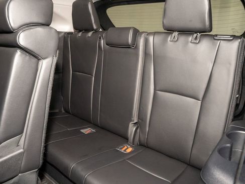 Used 2022 Toyota Highlander XLE image 11