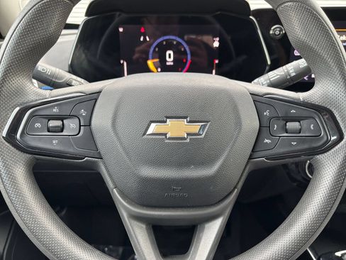 Used 2025 Chevrolet Trax LT FWD image 27