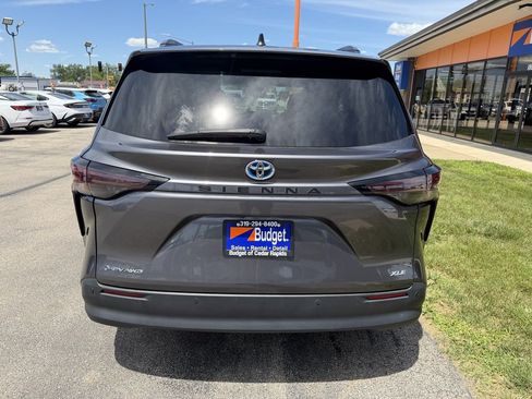 Used 2025 Toyota Sienna XLE w/ XLE Plus Package AWD/4WD image 4