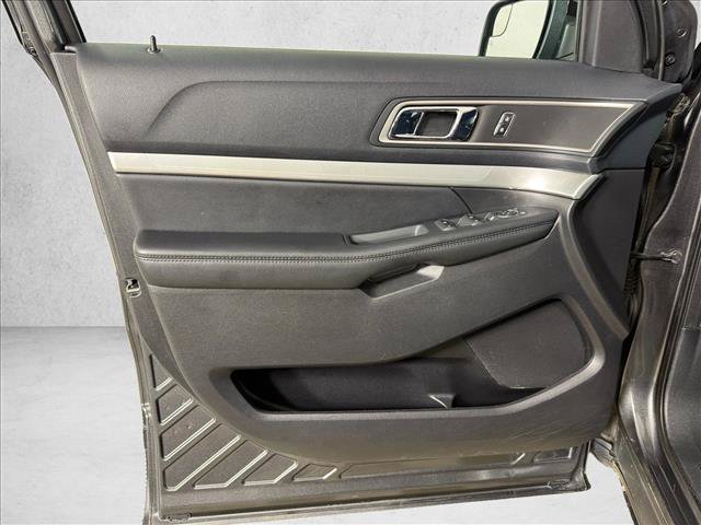 Used 2016 Ford Explorer XLT w/ Equipment Group 202A FWD image 11