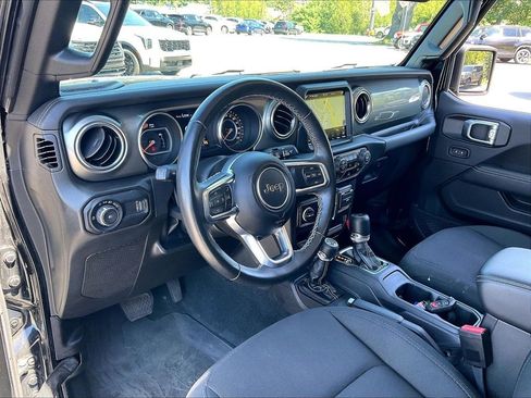 Used 2023 Jeep Wrangler Unlimited Sahara w/ Cold Weather Group AWD/4WD image 8