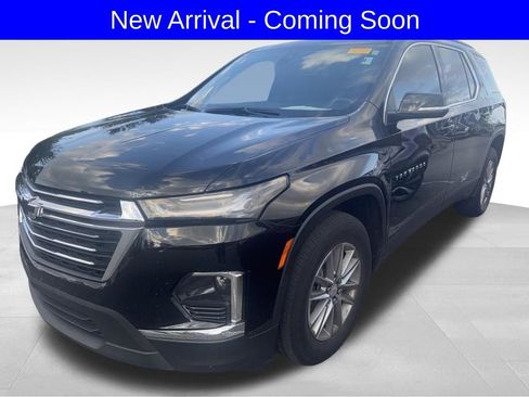 Used 2023 Chevrolet Traverse LT image 2