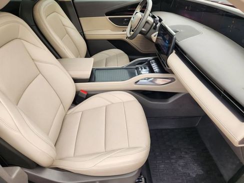 Used 2024 Lincoln Nautilus Premier image 14