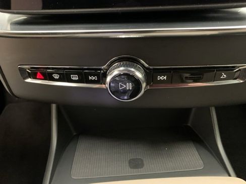 Certified 2025 Volvo XC90 B6 Plus image 18