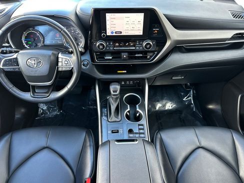 Used 2023 Toyota Highlander XLE AWD/4WD image 14