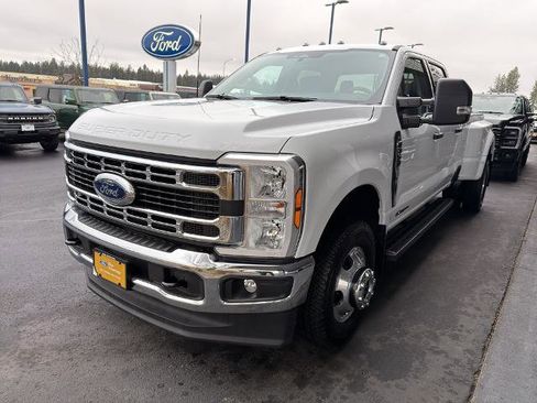 Certified 2025 Ford F350 XLT image 3