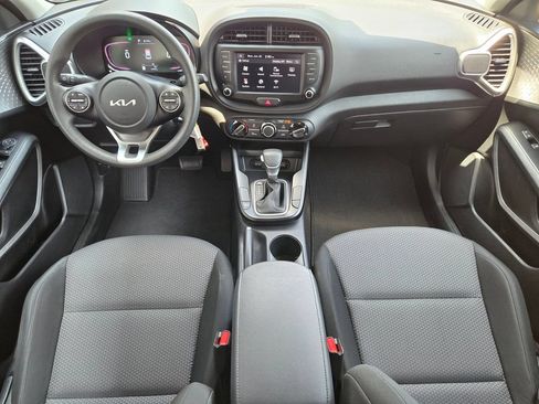 Used 2024 Kia Soul LX w/ Option Group 015 FWD image 18