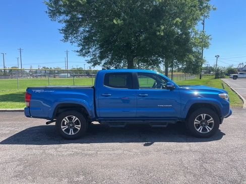 Used 2017 Toyota Tacoma TRD Sport w/ Tow Package RWD image 8
