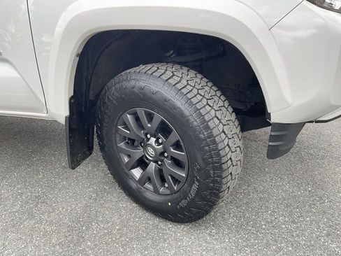 Certified 2020 Toyota Tacoma SR5 AWD/4WD image 10