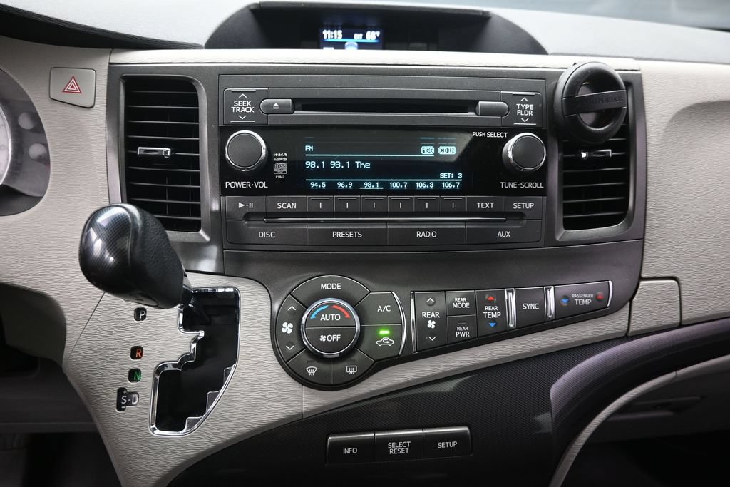 Used 2014 Toyota Sienna SE FWD image 14