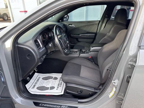 Used 2019 Dodge Charger R/T w/ Blacktop Package image 15