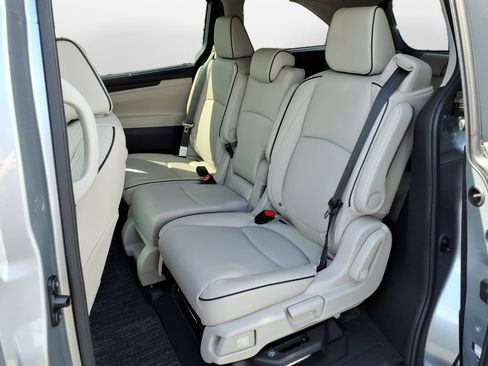 New 2026 Honda Odyssey Touring image 9