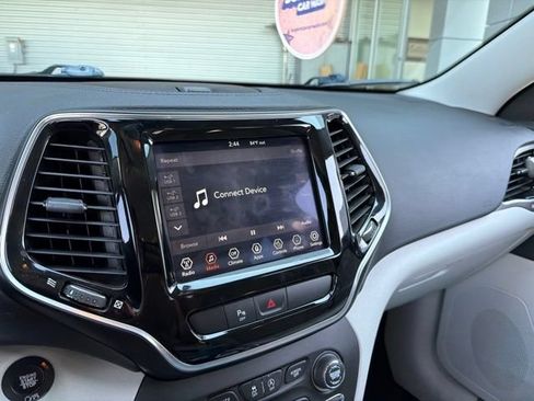 Used 2019 Jeep Cherokee Limited AWD/4WD image 6