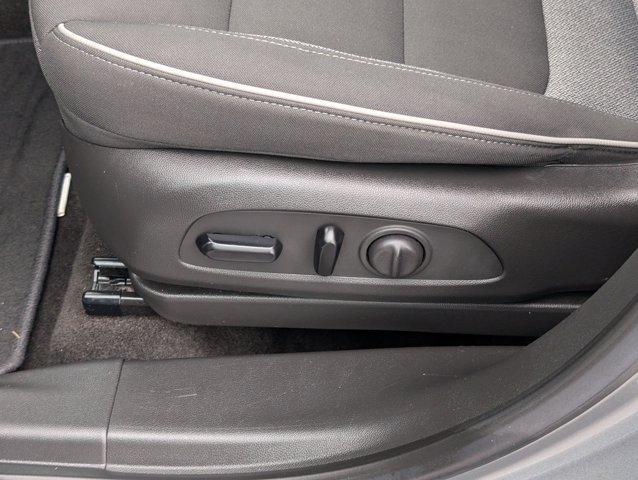 Used 2023 Chevrolet TrailBlazer LT FWD image 16