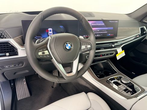 New 2026 BMW X5 xDrive40i w/ Climate Comfort Package AWD/4WD image 4
