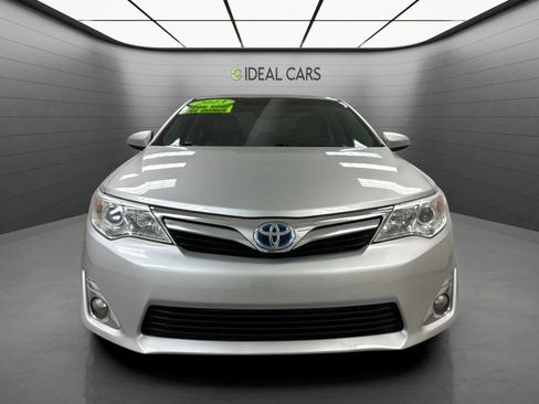 Used 2013 Toyota Camry XLE w/ Leather Pkg FWD image 2