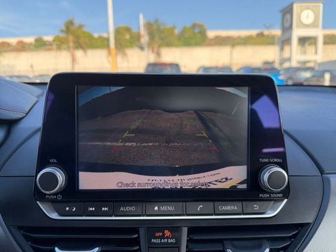 Used 2025 Nissan Altima 2.5 SR image 17