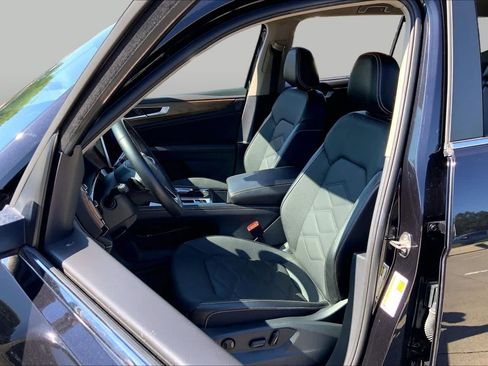 Used 2024 Volkswagen Atlas SE AWD/4WD image 8