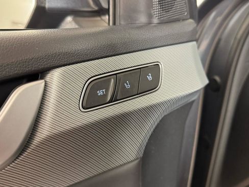 Used 2023 Hyundai Palisade SEL w/ Premium Package image 17