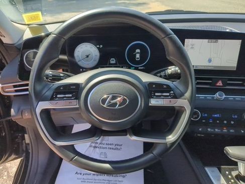 Certified 2023 Hyundai Elantra Limited FWD image 17