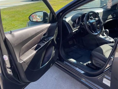 Used 2016 Chevrolet Cruze LT image 11