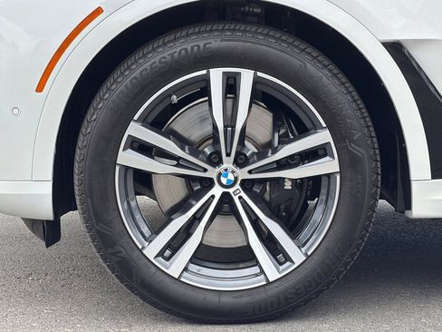 Used 2025 BMW X7 M60i image 40