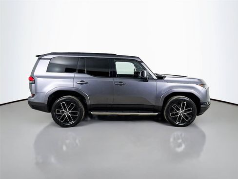 Used 2024 Lexus GX 550 w/ Accessory Package (Z1) AWD/4WD image 10